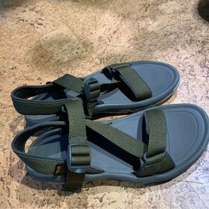 Teva Hurricane sandals army green men’s size 11